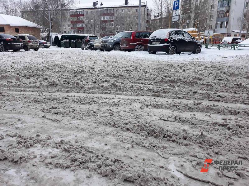 Екатеринбургский район утопает в снегу из-за подрядчика