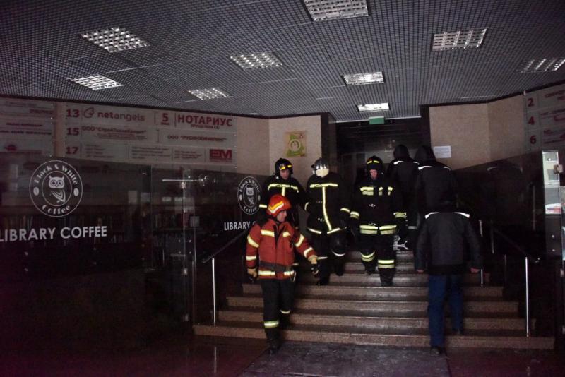 Трое пострадавших из-за пожара в офиснике Екатеринбурга попали в реанимацию