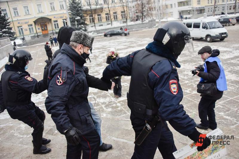Сколько длится арест. Штаб Навального сотрудники. Фото голубых в штабе Навального.