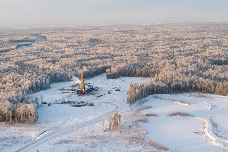 Нефтеносные пласты залегают на глубине около 3 тысяч метров