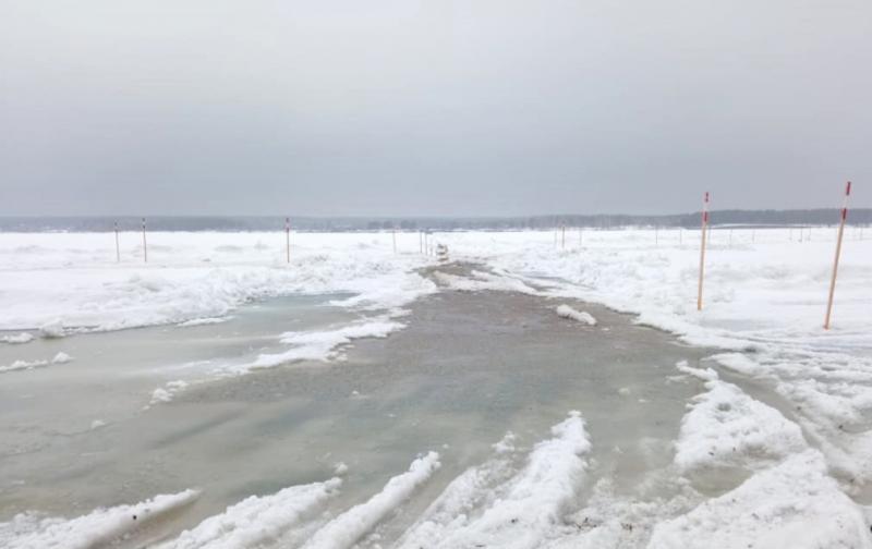 Спасатели запретили проезд по ледовым переправам в Новосибирской области