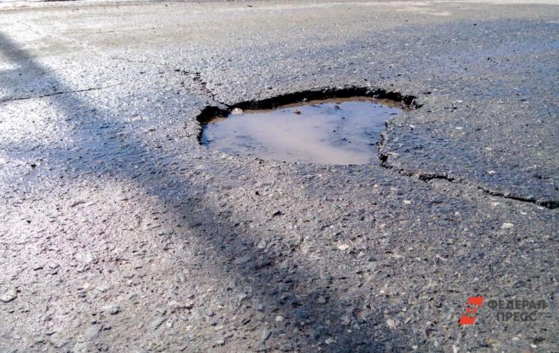На дороге в центре Кемерова отремонтируют опасную яму