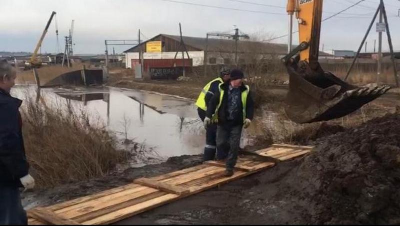 Дорога вскрыта  для отвода талых вод