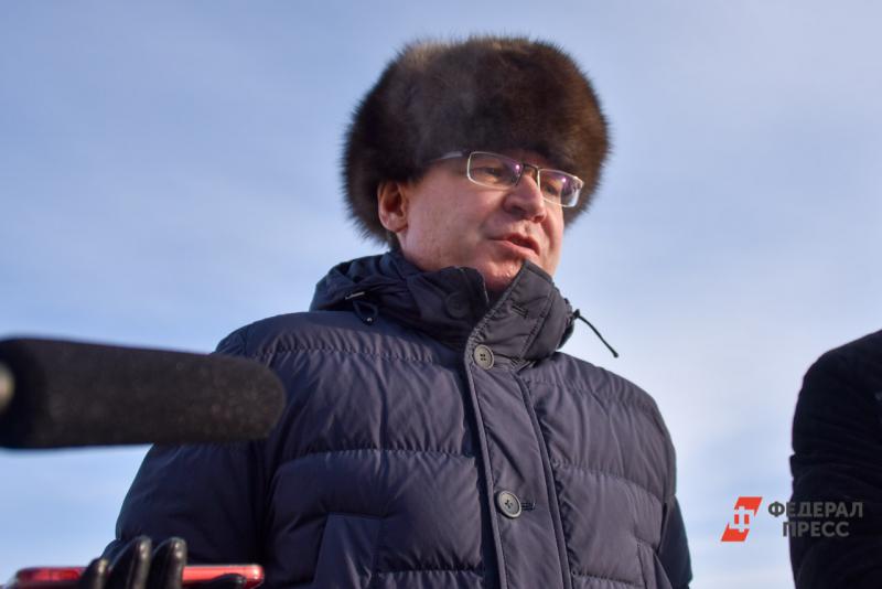 Владимир Якушев поздравил женщин с 8 марта