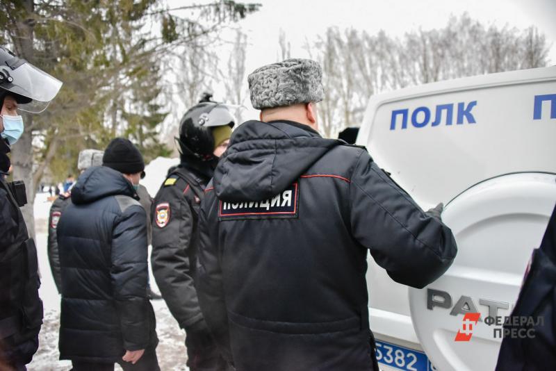 Екатеринбургские полицейские обвиняются во взяточничестве