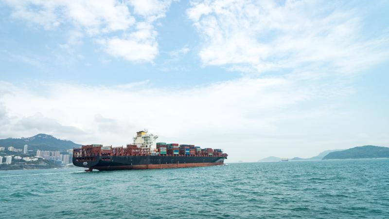 На иранский контейнеровоз напали пираты