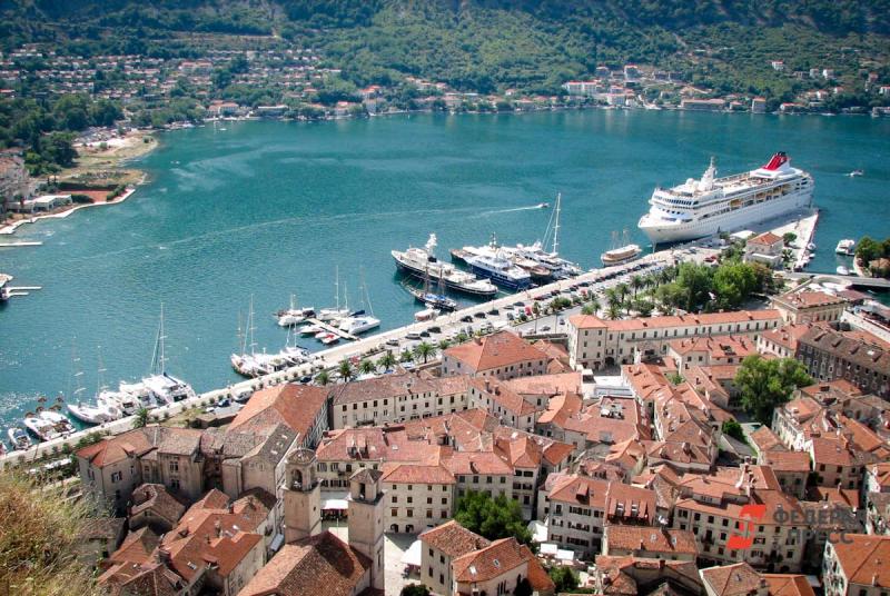 Власти Черногории ослабили требования для въезжающих