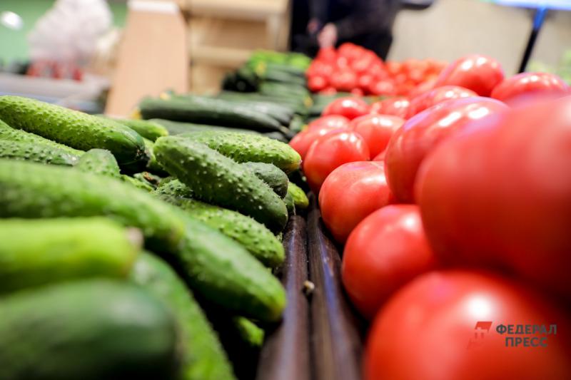 Аграрии не стали поднимать цены на помидоры и огурцы