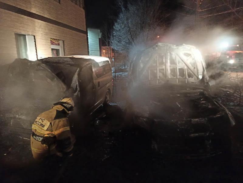 В Приамурье сожгли машины депутатов ЛДПР, поругавшихся с мэром