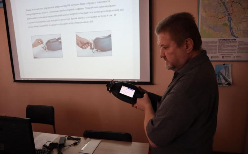 Сотрудников метро в Новосибирске вооружили особыми детекторами