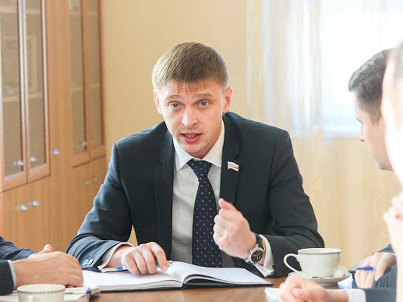 Первым этапом в предвыборной гонке для муниципального чиновника станет участие в праймериз «Единой России»