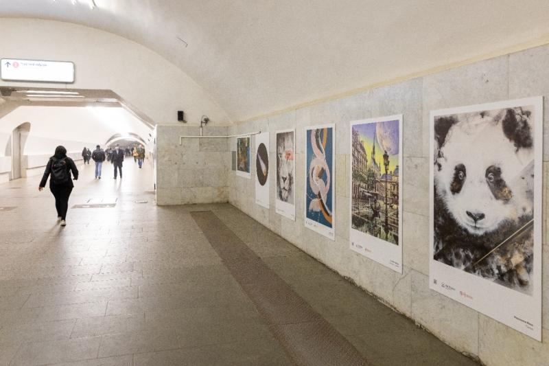 Москвичей приглашают на выставку современного искусства в метро