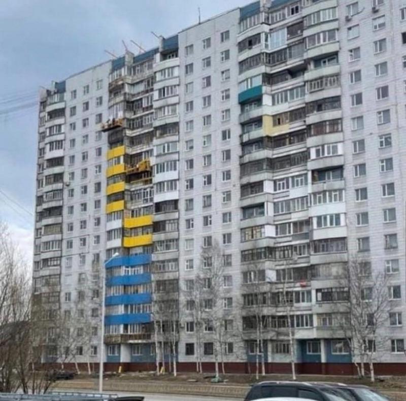 Желто-синие балконы