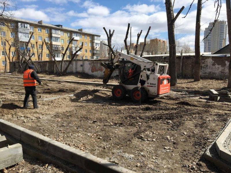 В настоящее время работы стартовали уже в четырех дворах Кировского района и двух - в Свердловском районе