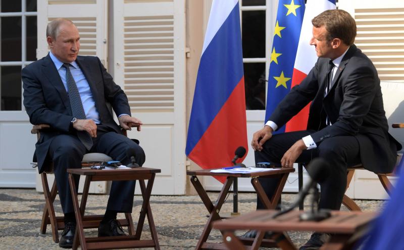 Макрон сообщил Путину о поддержке стран ЕС после высылки дипломатов
