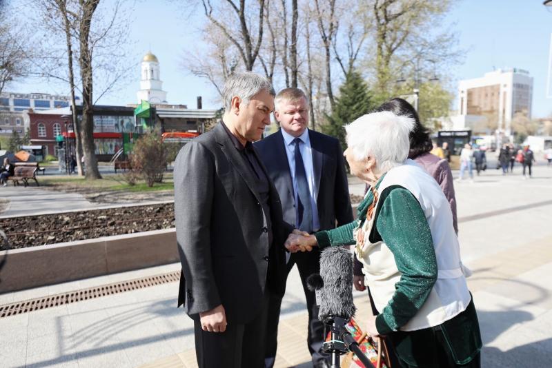 Пенсионерка встретила спикера Госдумы на улице