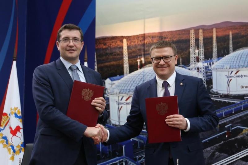 На встрече в Челябинской области нижегородский губернатор Глеб Никитин подписал соглашение с Алексеем Текслером