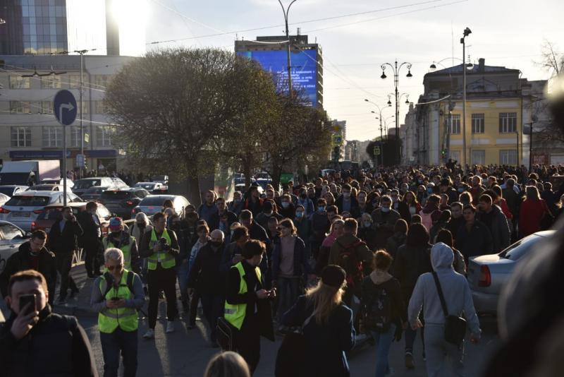 Митингующие требуют освободить оппозиционера Навального
