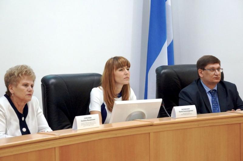 Ирина Богинская (на фото в центре) заработала почти 16 млн рублей за 2020 год