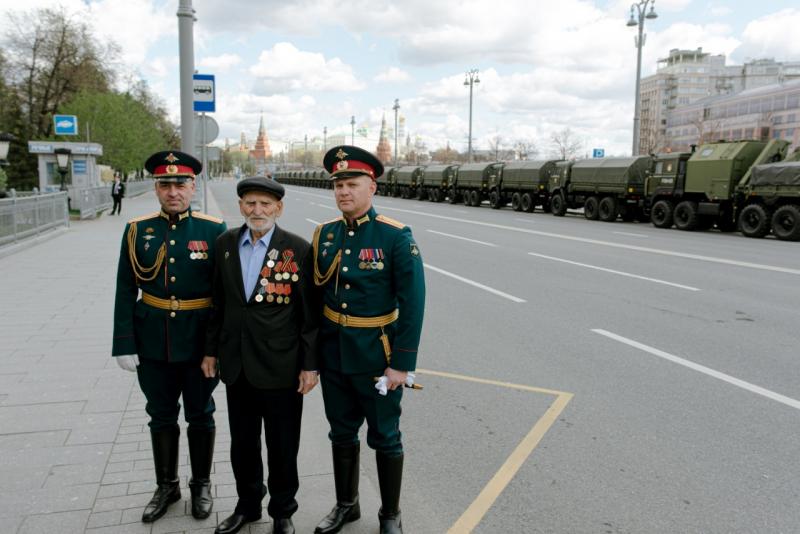 Ветеран мечтал приехать в Москву и возложить цветы к вечному огню