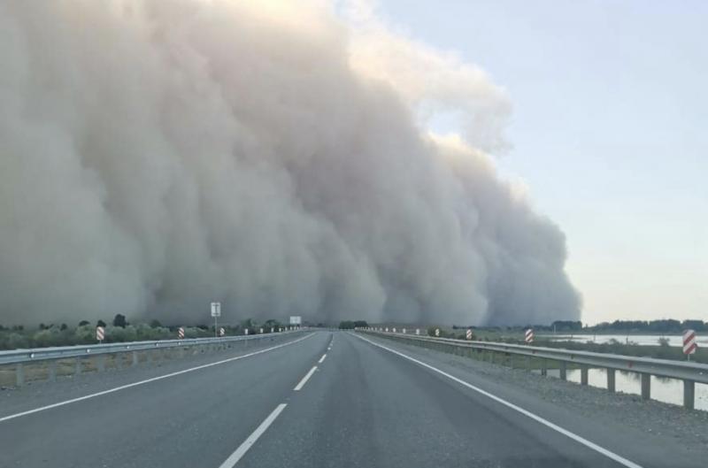 Астрахань и Дагестан охватили пыльные бури