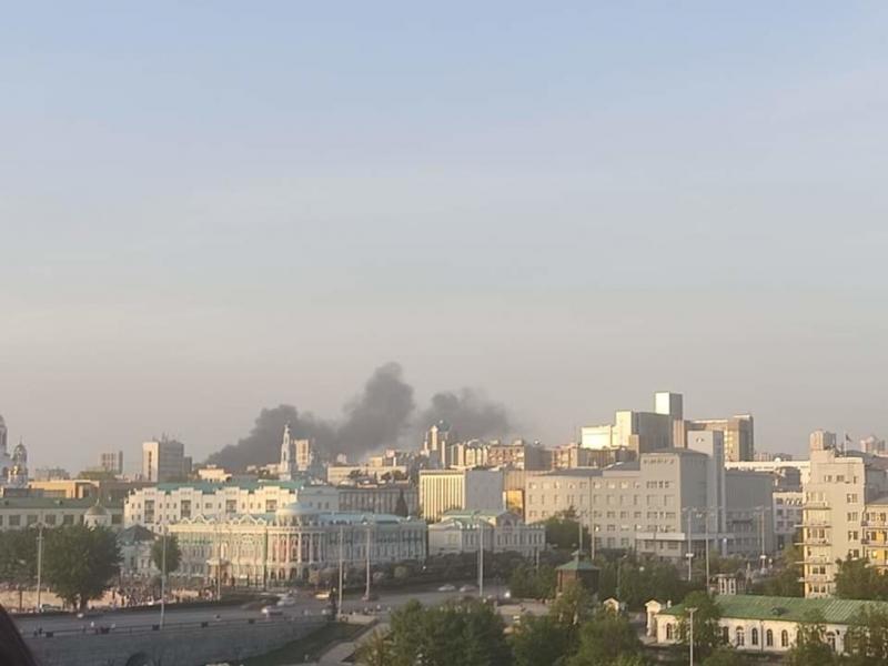 В центре Екатеринбурга начался пожар