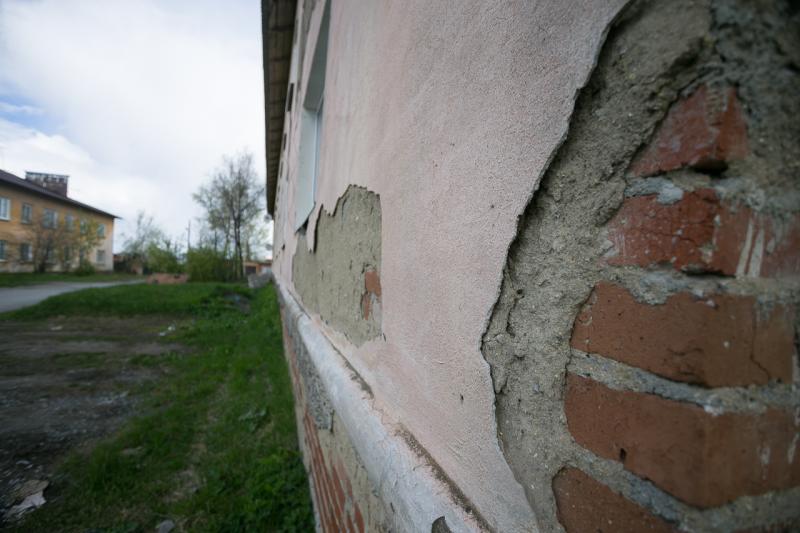 Рухнула стена общежития в Дзержинске. На месте происшествия работают городские службы