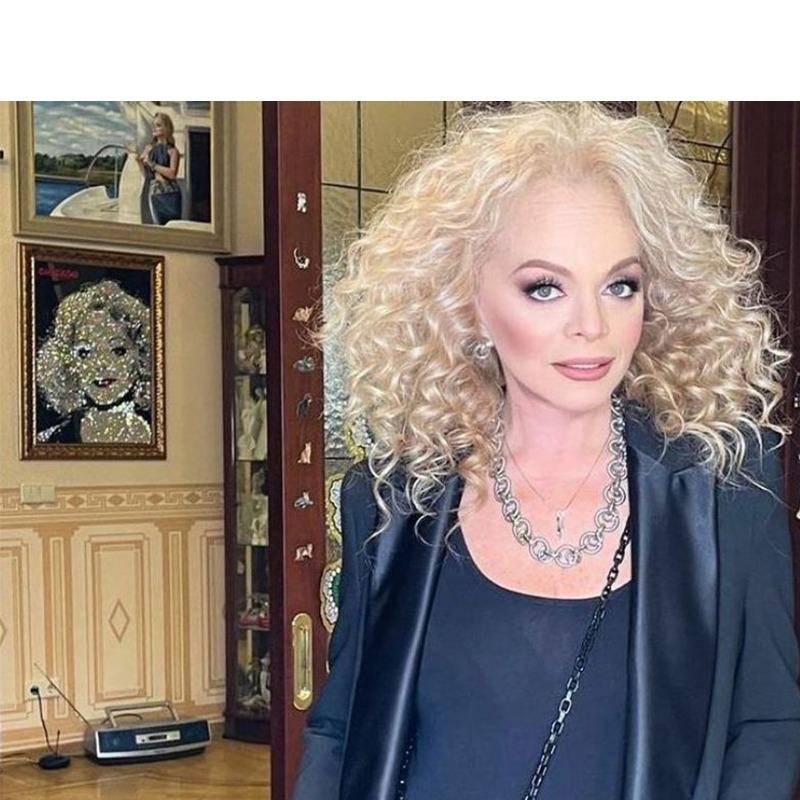 Лариса Долина