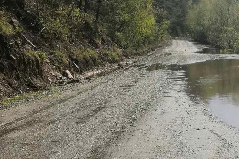В районе Тулуна оказалась затопленной дорога
