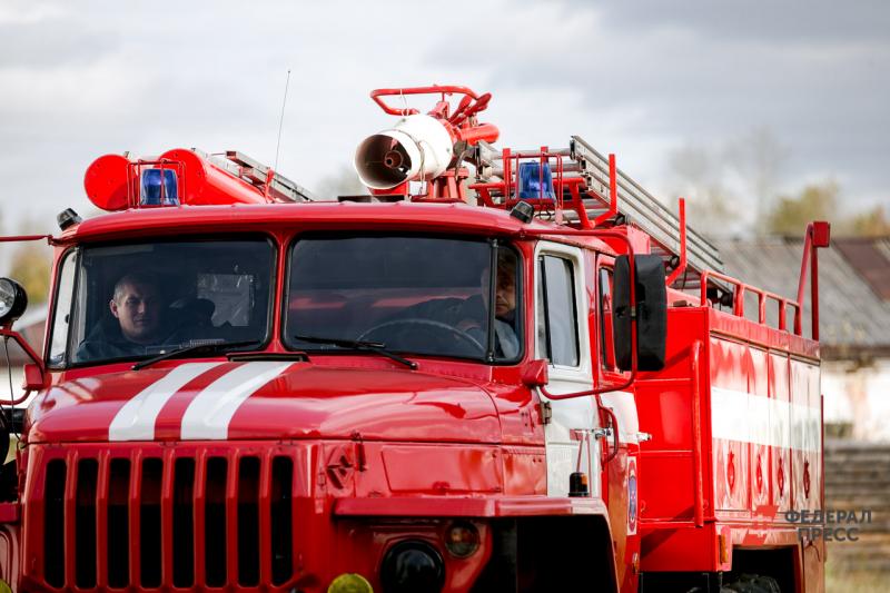 На ликвидацию пожара в центре Челябинска направлена дополнительная автоцистерна