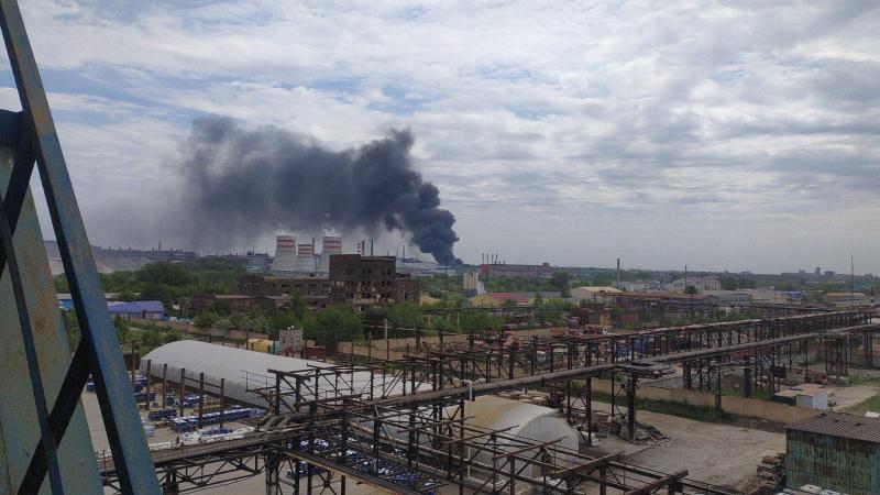 В Челябинске горит склад возле ЧЭМК