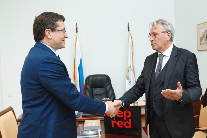 Глава региона Глеб Никитин подписал соглашение с президентом банка Олегом Сысуевым