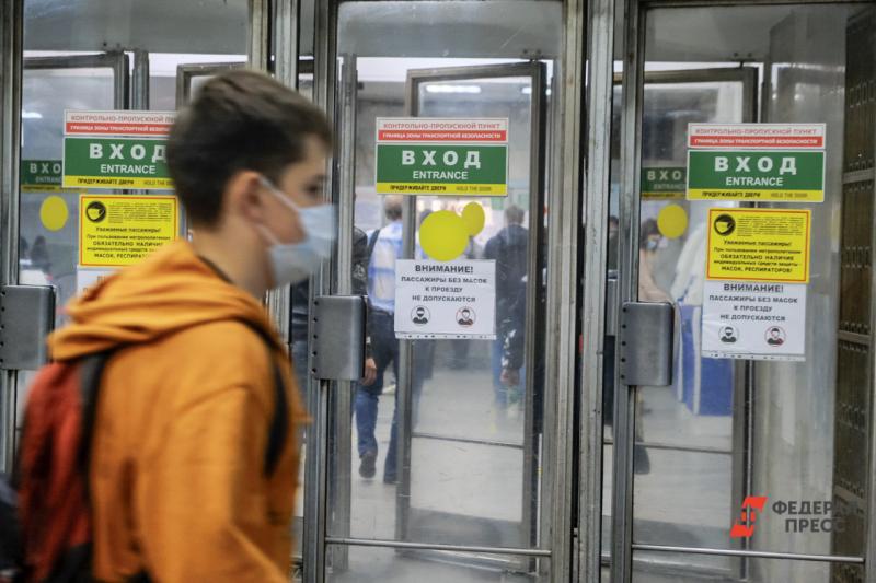 «Объединенная транспортная компания» сообщила, что до 5 июля пополнение транспортных и социальных карт в метро невозможно