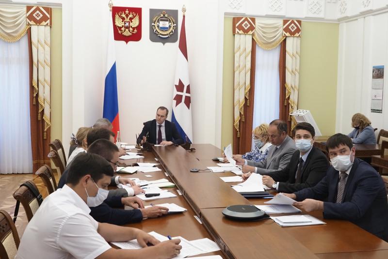 Артем Здунов провел совещание по разработке индивидуальной программы развития региона