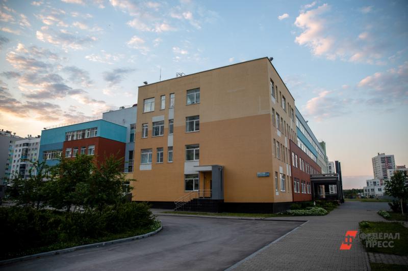 В городе 156 школ. Школа 75 Барнаул. Новая школа в Новосибирске. Школа 75 Новосибирск. Школа 56 Барнаул.