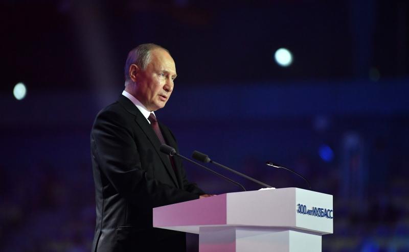 Владимир Путин прибыл с рабочей поездкой в Кемерово для участия в памятных мероприятиях по случаю 300-летия Кузбасса