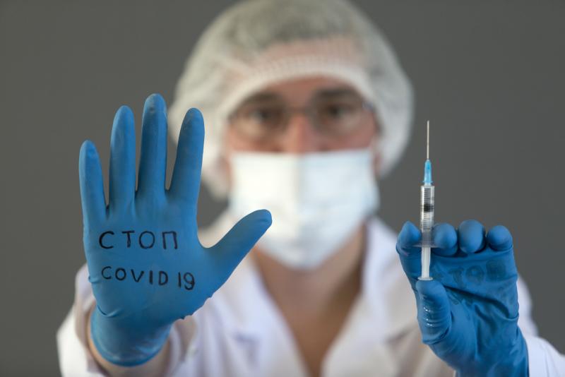 В России приступили к клиническим исследованиям новой вакцины от коронавируса