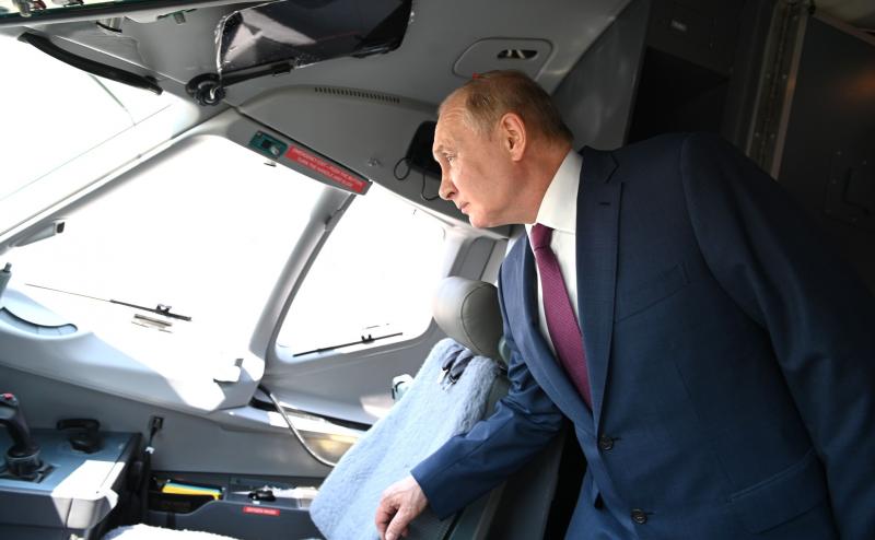 Путин назвал развитие гражданского авиастроения одним из важнейших приоритетов для России