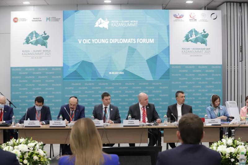 Юбилейный форум собрал молодых дипломатов стран Организации исламского сотрудничества