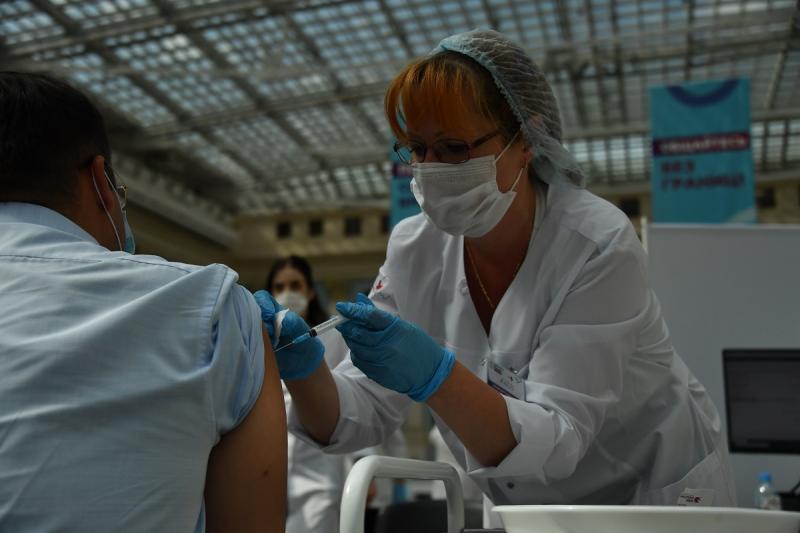 Российская вакцина эффективна против четырех штаммов коронавируса