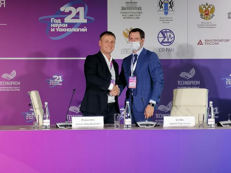 Сергей Цукарь и Алмаз Валиуллин подписали соглашение на форуме «Технопром-2021»