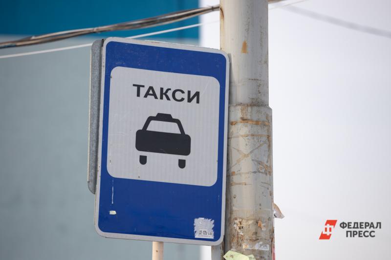 Власти Хакасии запретили таксистам постоянно работать около вокзалов