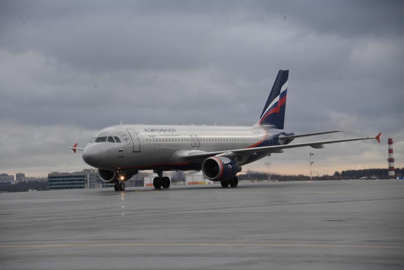 В аэропортах Москвы отменили и задержали 69 рейсов