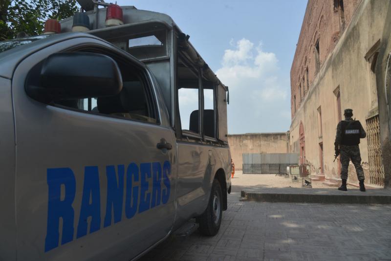 В Пакистане террорист-смертник транспортное средство