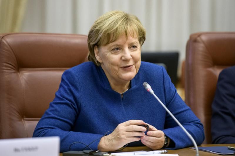 Размер пенсии Меркель составит около 15 тысяч евро