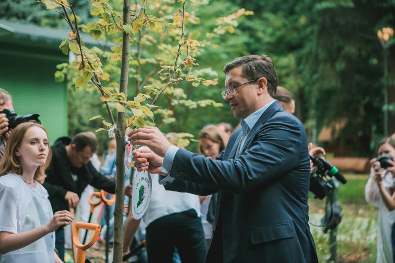 Глеб Никитин принял участие в акции «Сохраним лес» в парке Швейцария