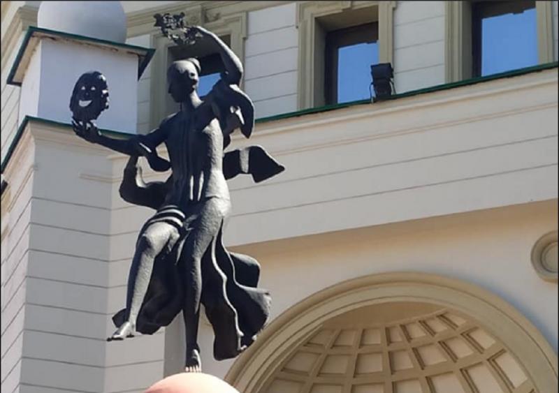 В Нижнем Новгороде реставраторы испортили статую музы