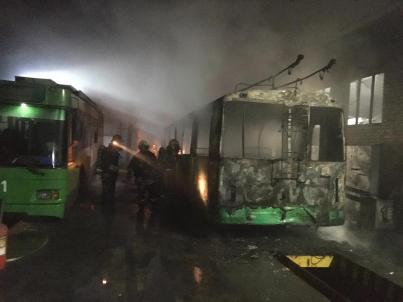 В новосибирском депо сгорел троллейбус