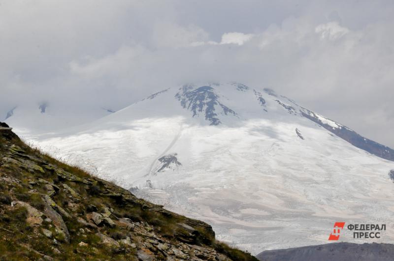 На Эльбрусе нашли четырех пропавших альпинистов, есть погибший