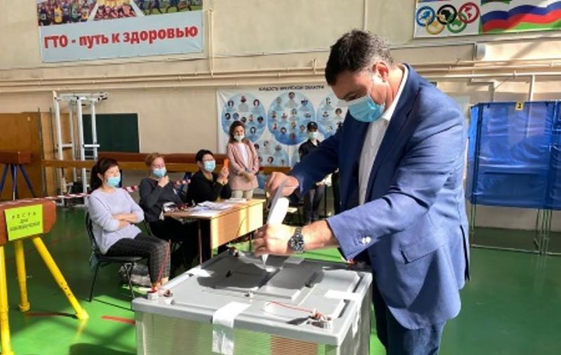 Руслан Болотов побывал на избирательном участке